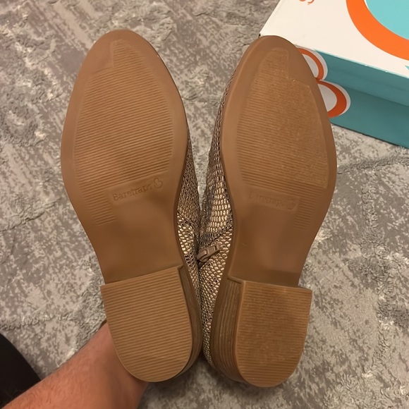 Brand new size 9 Booties by BareTraps - Picture 2 of 6